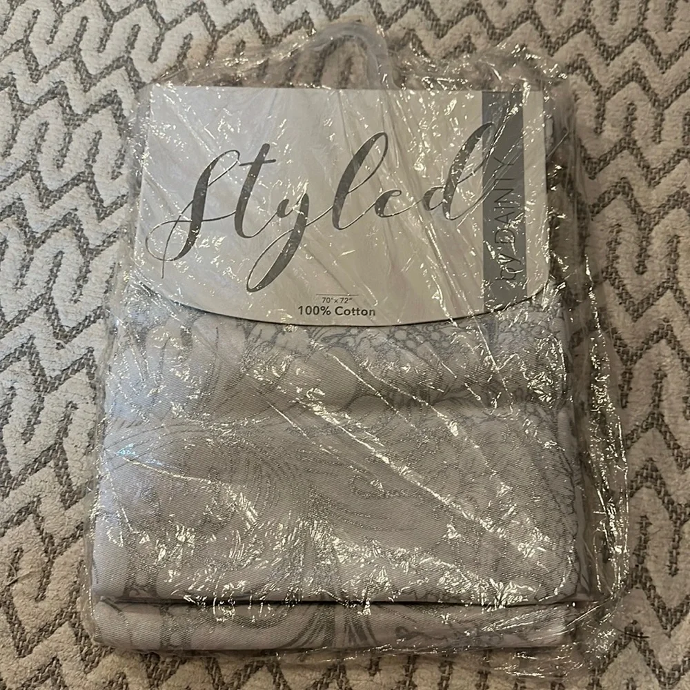 Styled by dainty 70” x 72” silver bardoue 100% cotton w metallic shower curtain